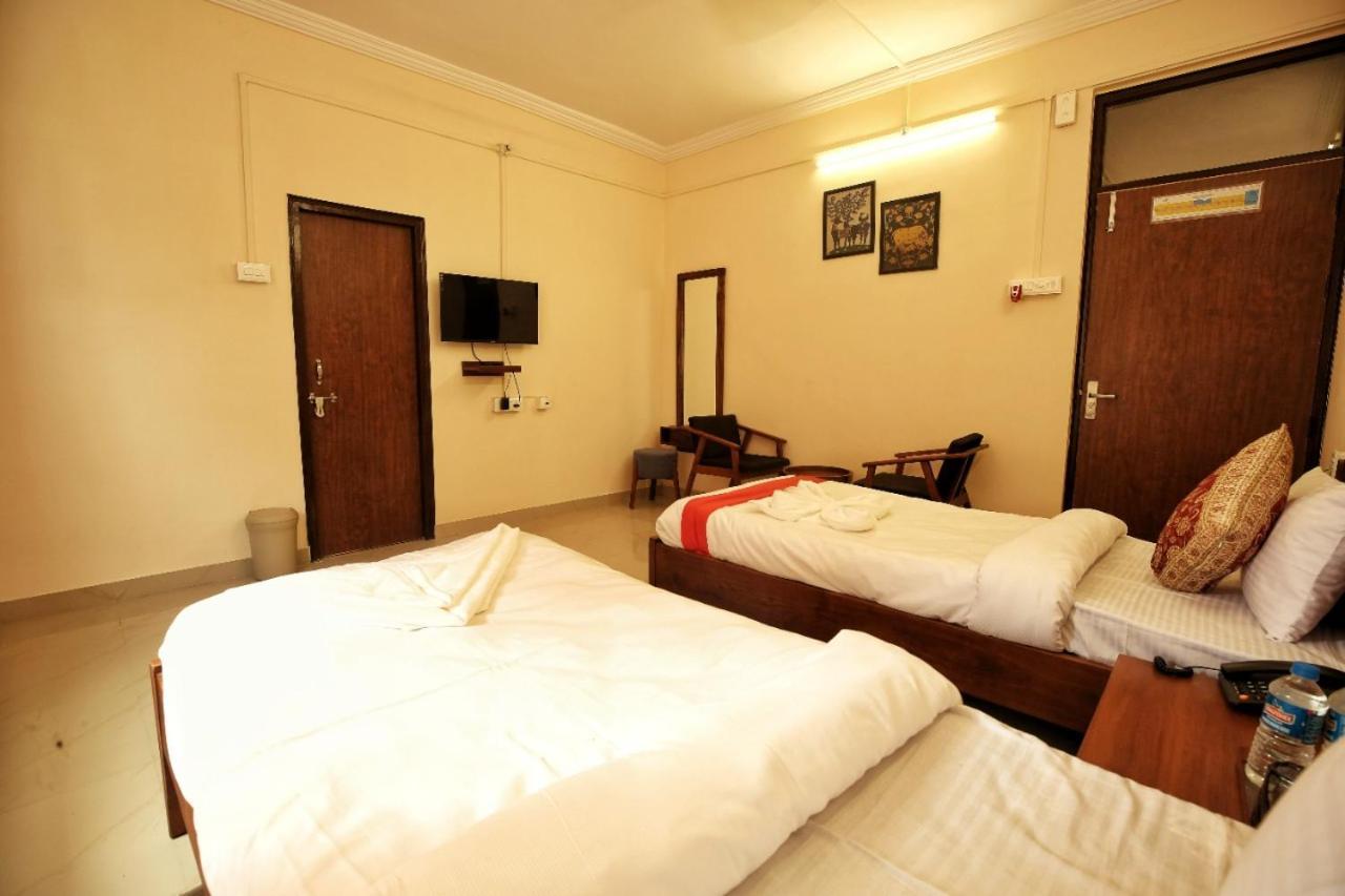 Hotel Dwarka Kunj *