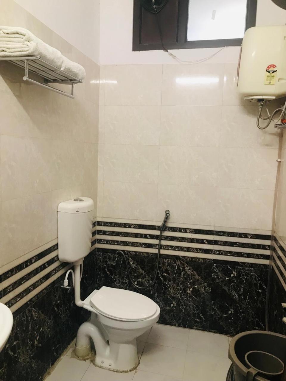 Hotel Dwarka Kunj Vrindavan