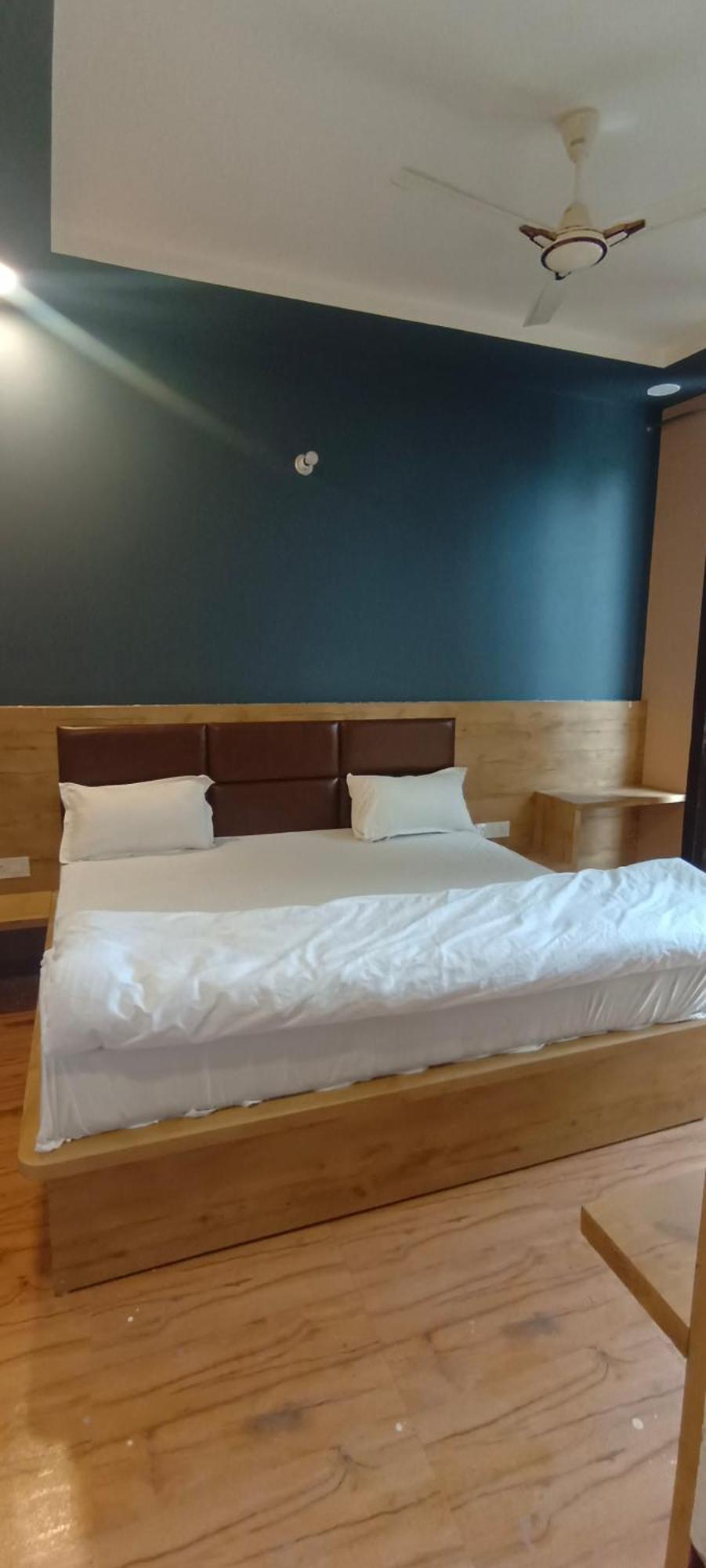 Guest house Devi Residency - Near Prem Mandir Bankey Bihari
