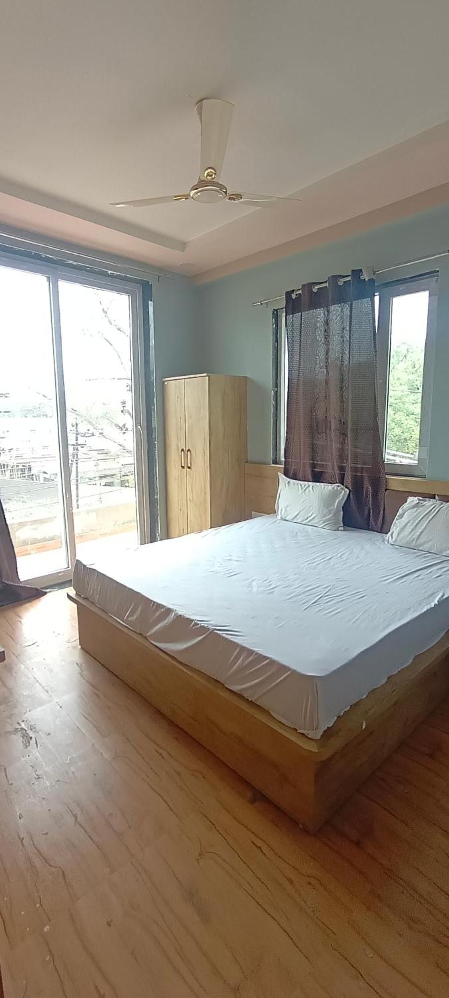 Guest house Devi Residency - Near Prem Mandir Bankey Bihari *