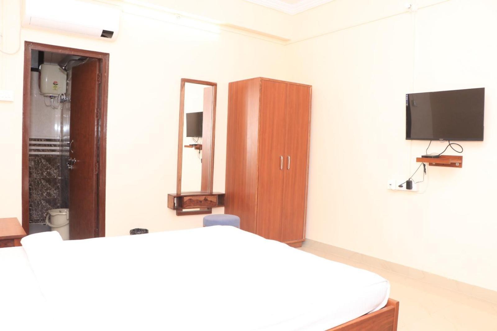 Hotel Dwarka Kunj Vrindavan