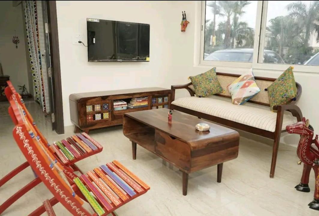 Vrunda 2bhk Spacious And Cozy Apartment *