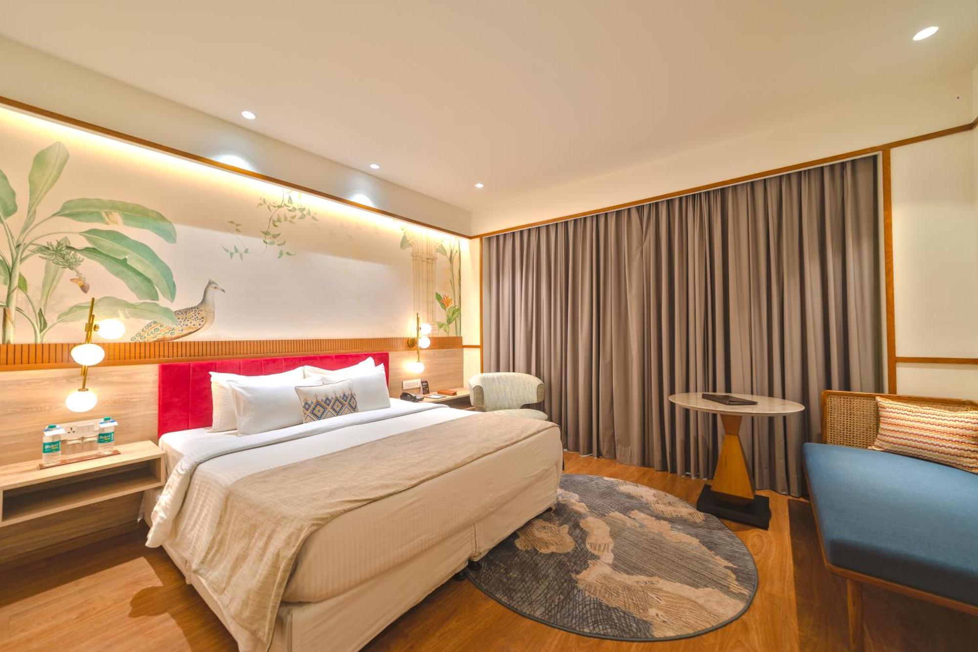 Nidhivan Sarovar Portico 4*