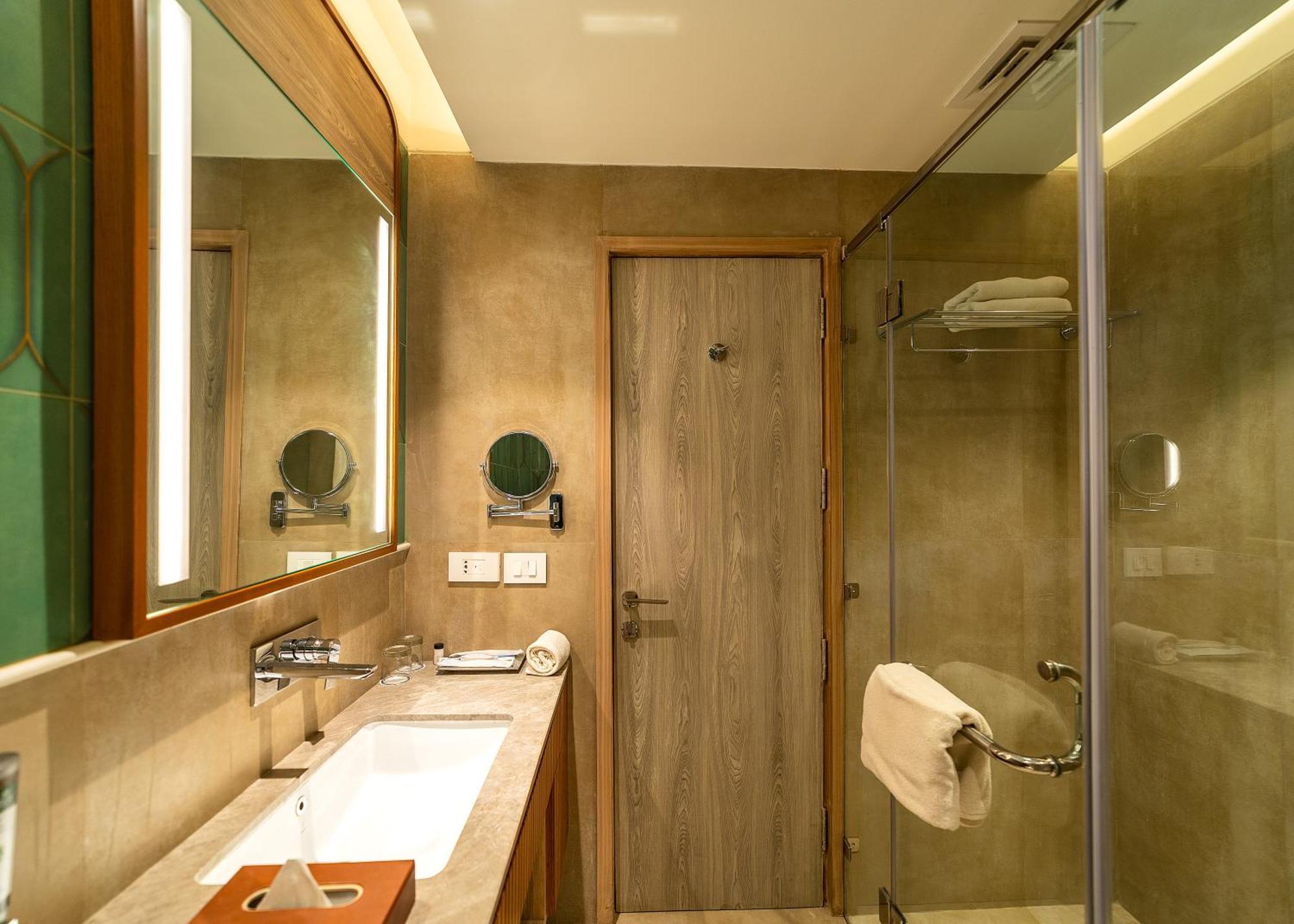 Nidhivan Sarovar Portico Vrindavan