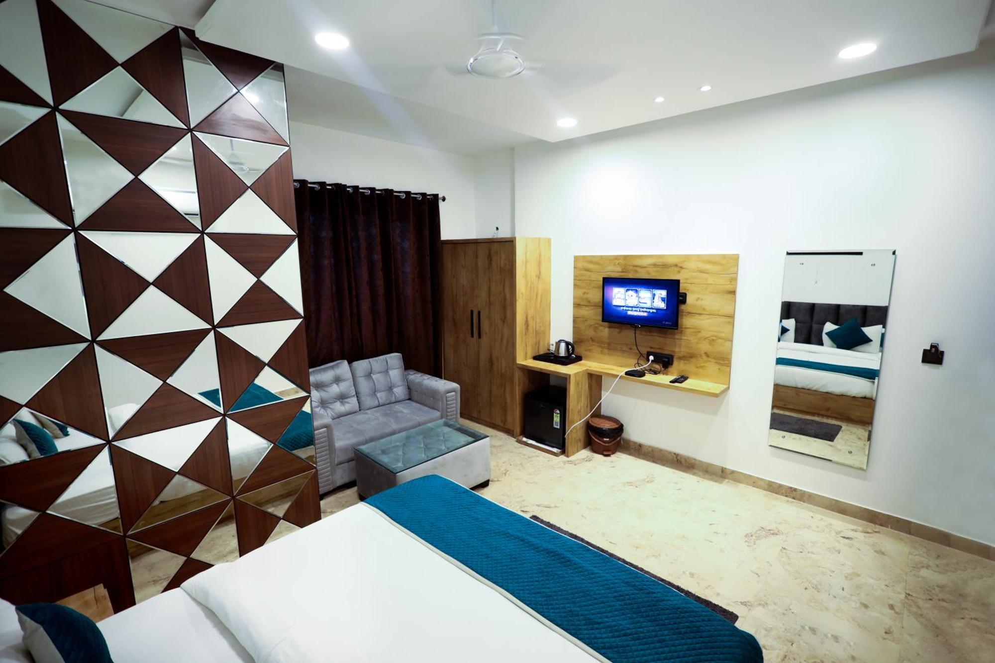 Radha Bihari Nikunj Hotel Vrindavan