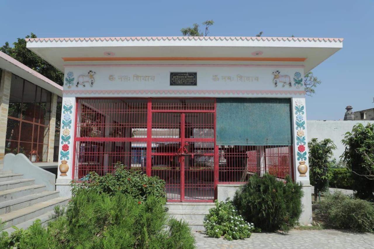 Radha Madhav Ashram Vrindavan