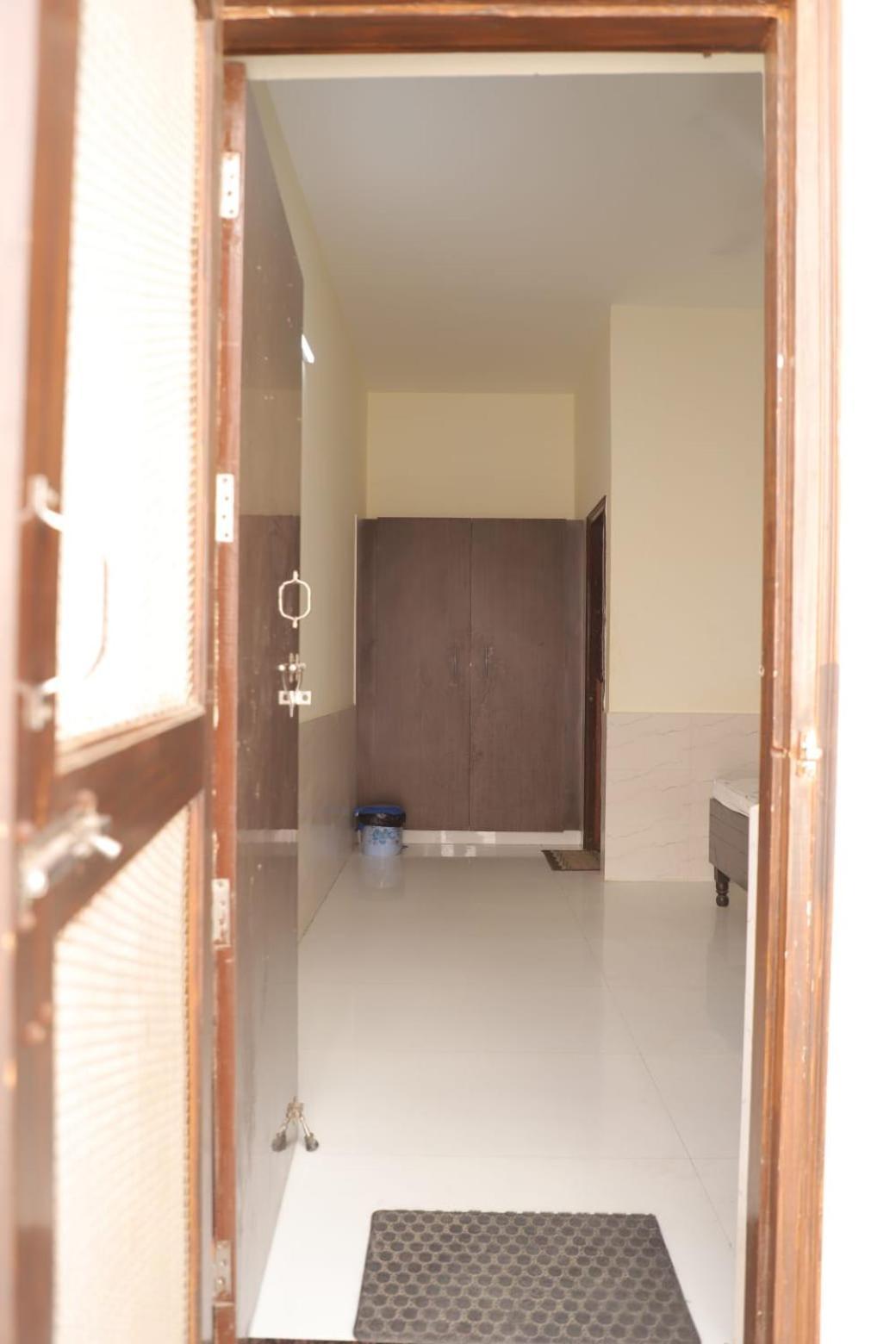 Radha Madhav Ashram * Vrindavan