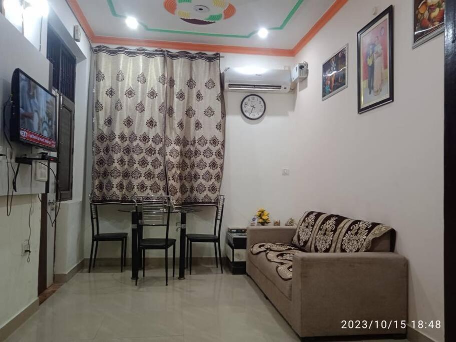 Kartik With Kitchen Apartment Vrindavan