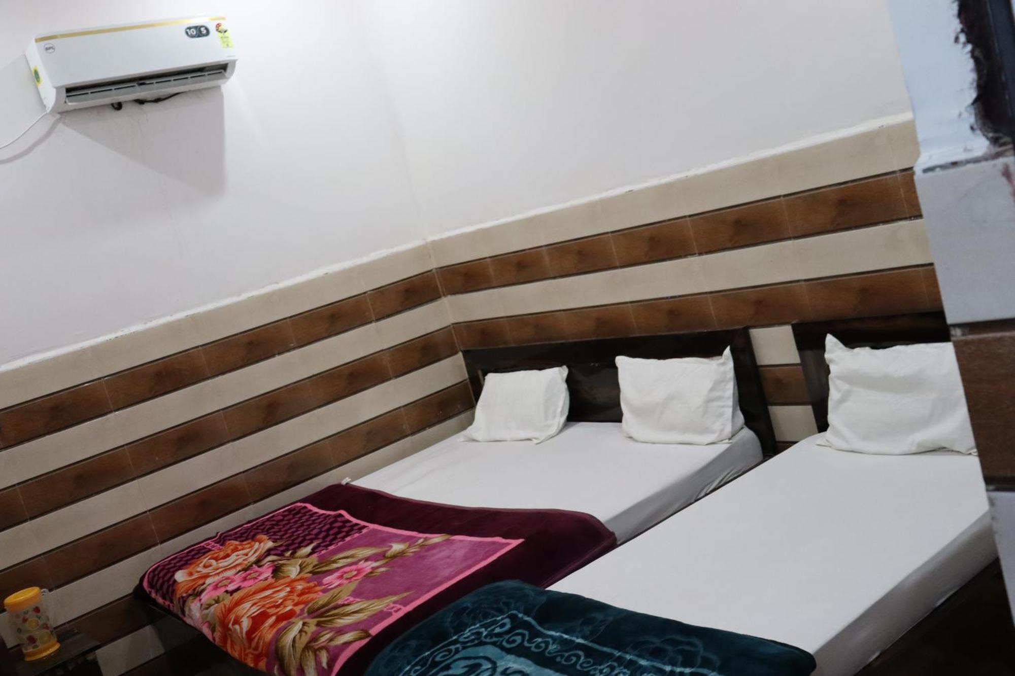 Guest house K.d. Dham-near Prem Mandir *