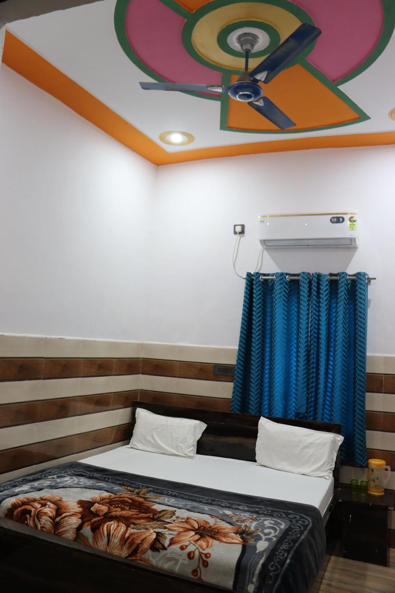 Guest house K.d. Dham-near Prem Mandir