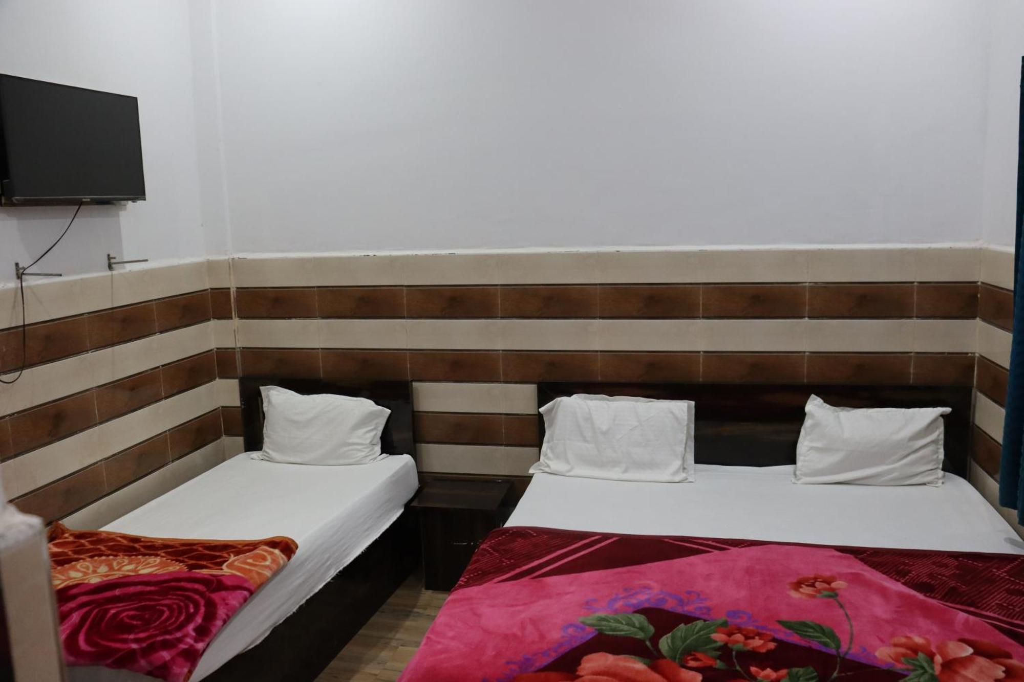 Guest house K.d. Dham-near Prem Mandir *