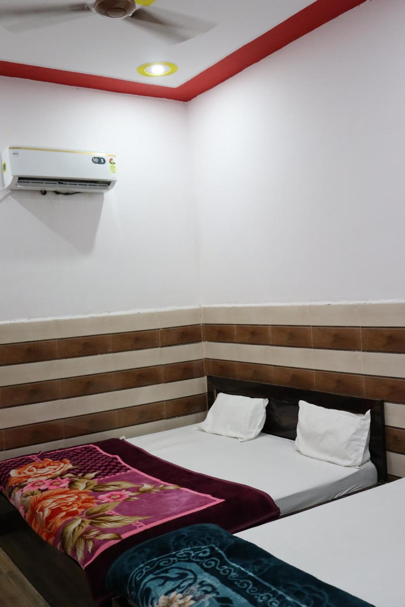 Guest house K.d. Dham-near Prem Mandir *