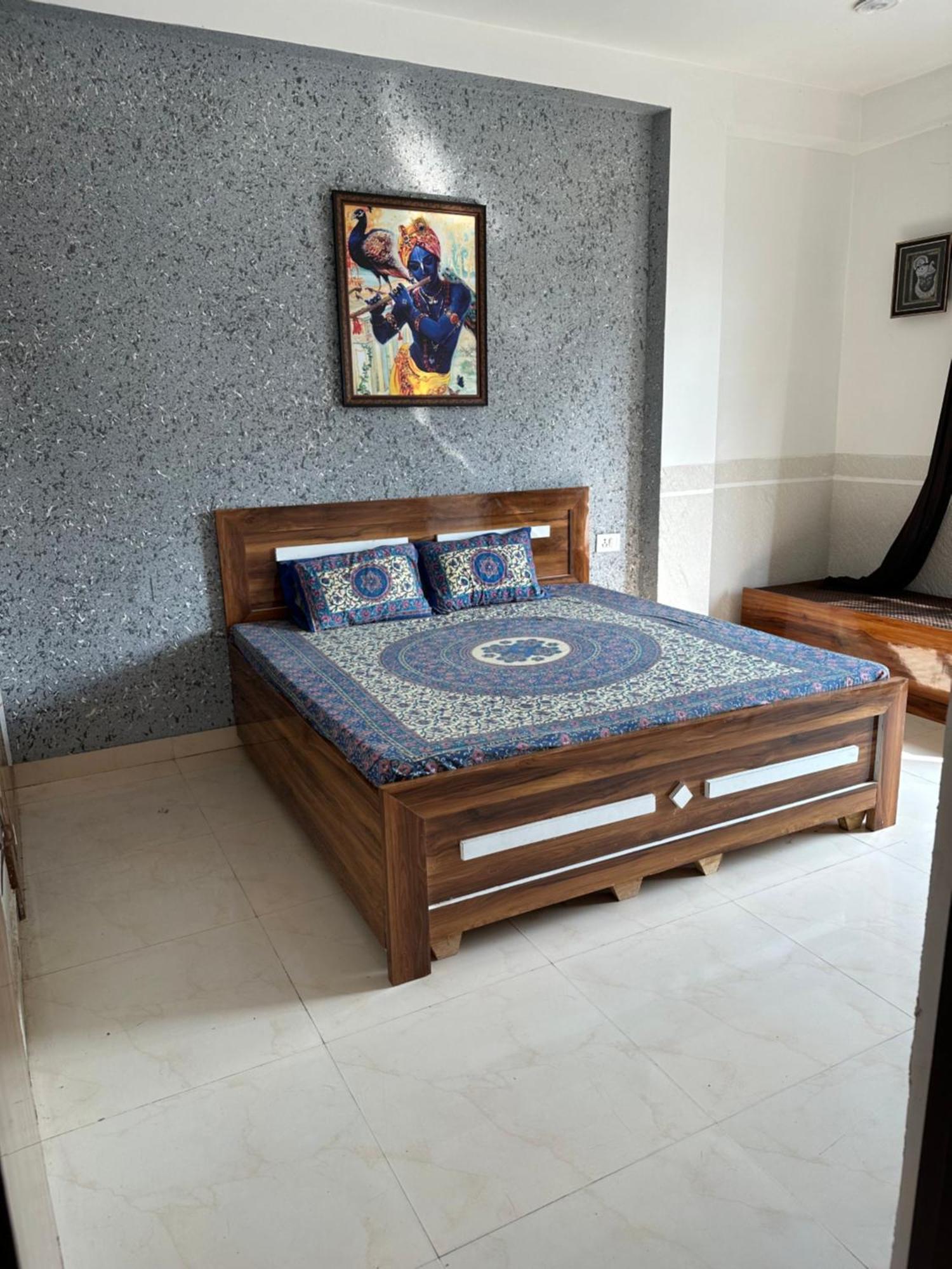 Apartment Nikunj Abodes - Vrinda Kunj