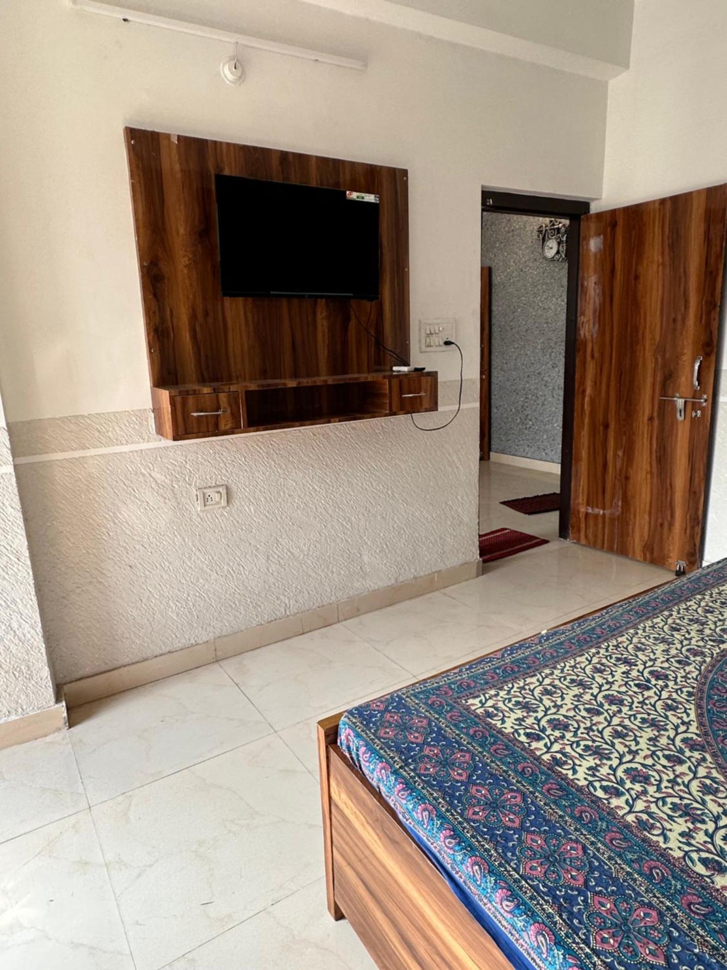 Nikunj Abodes - Vrinda Kunj Vrindavan