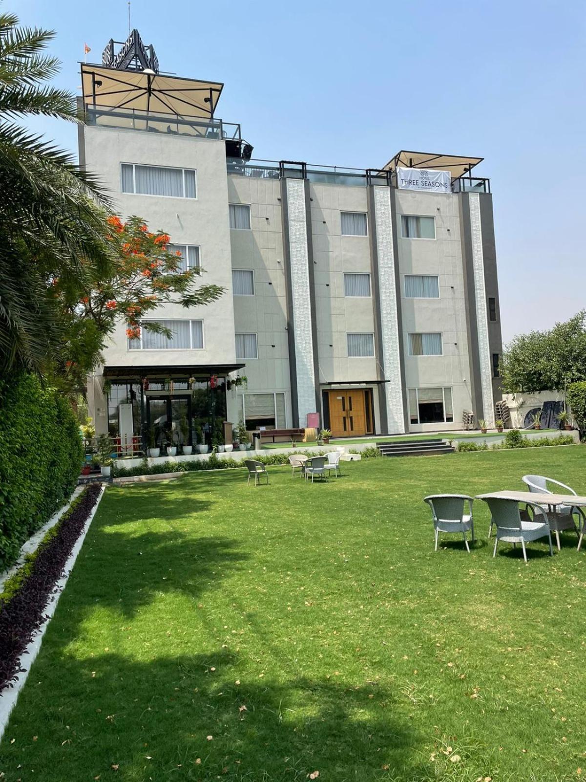 Hotel Three Seasons Vrindavan
