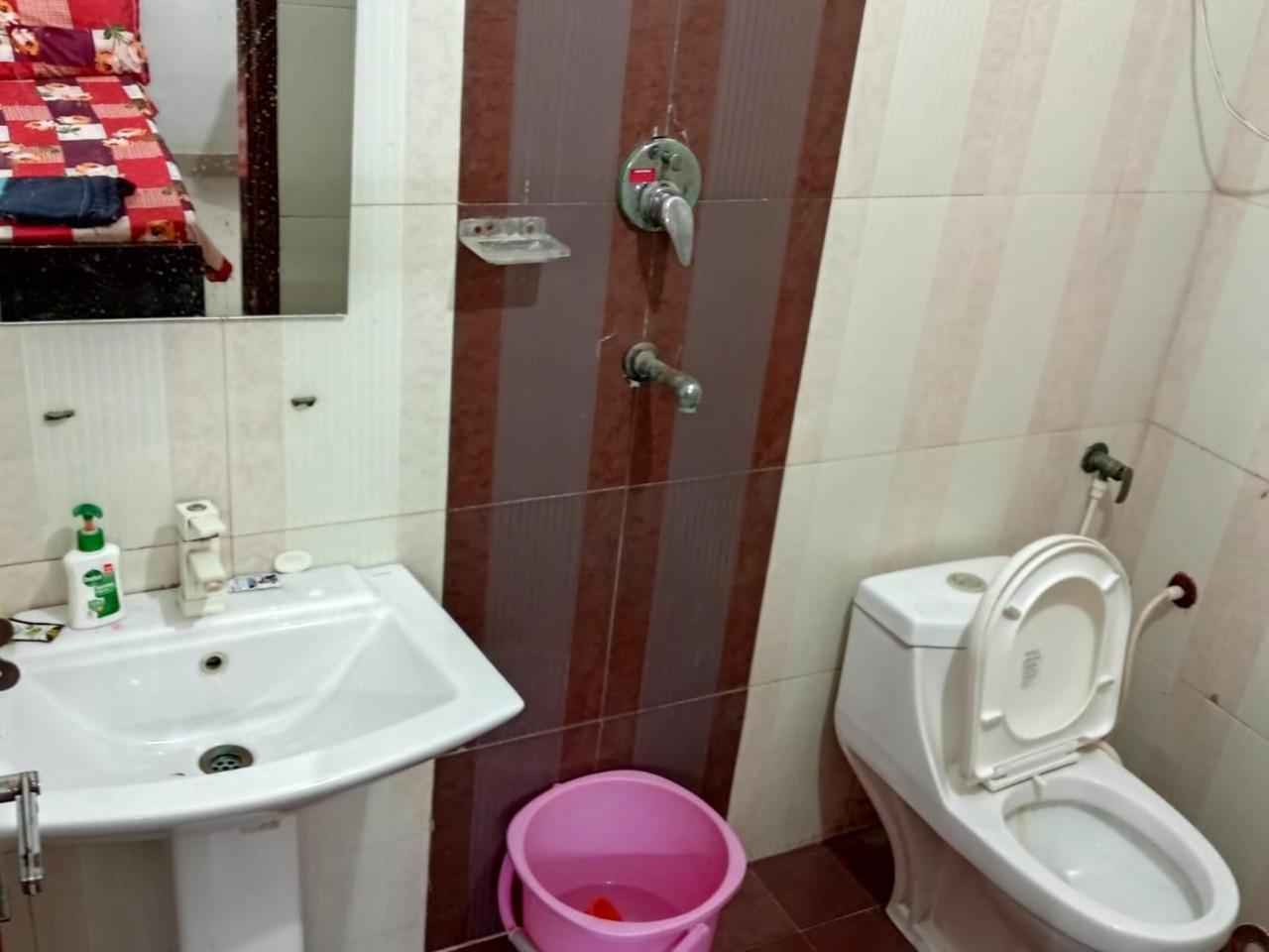 Shri Achyutam - Offering Value In Homestay Vrindavan