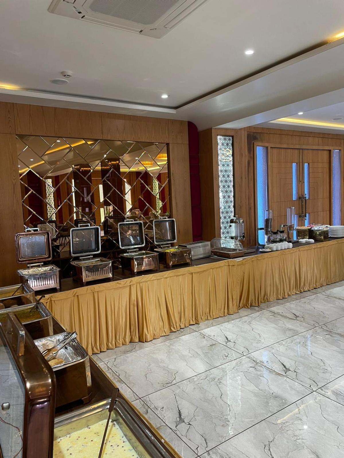 Hotel Three Seasons 4*