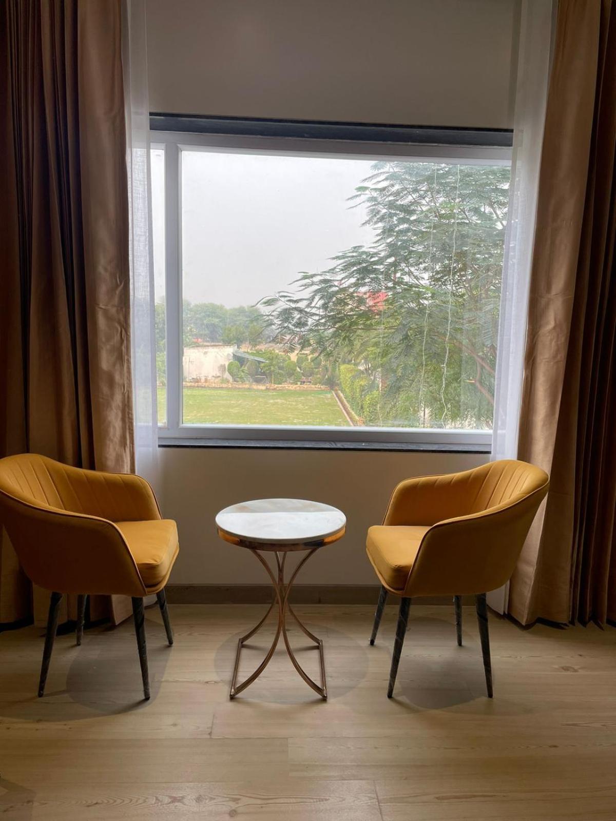 Hotel Three Seasons 4*