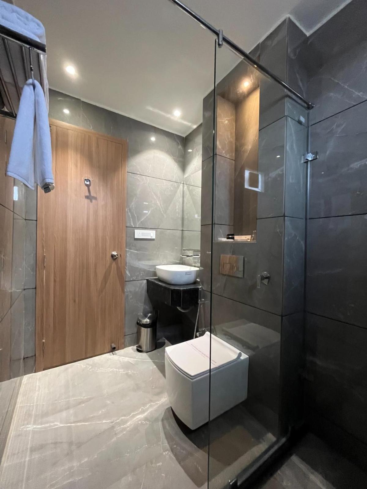 Hotel Three Seasons Vrindavan