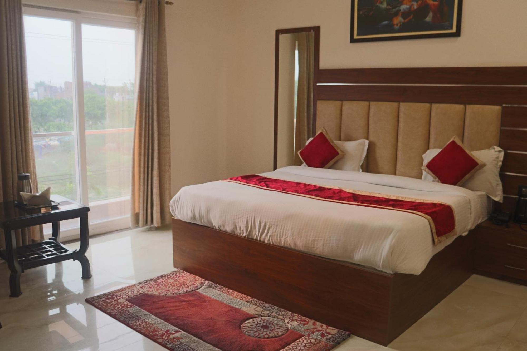 Guru Kripa Sadan 3*
