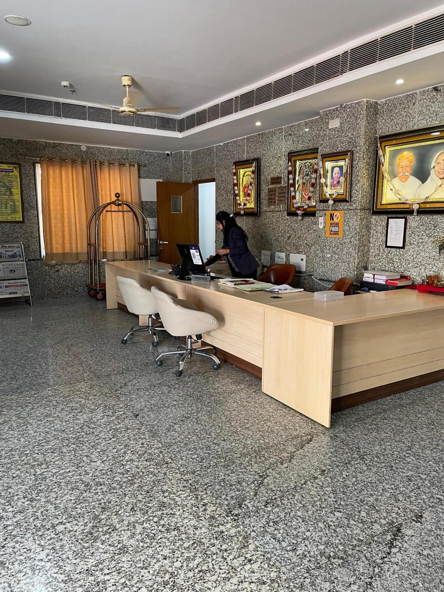 Hotel Seth Murlidhar Seva Sadan-near Prem Mandir 3*