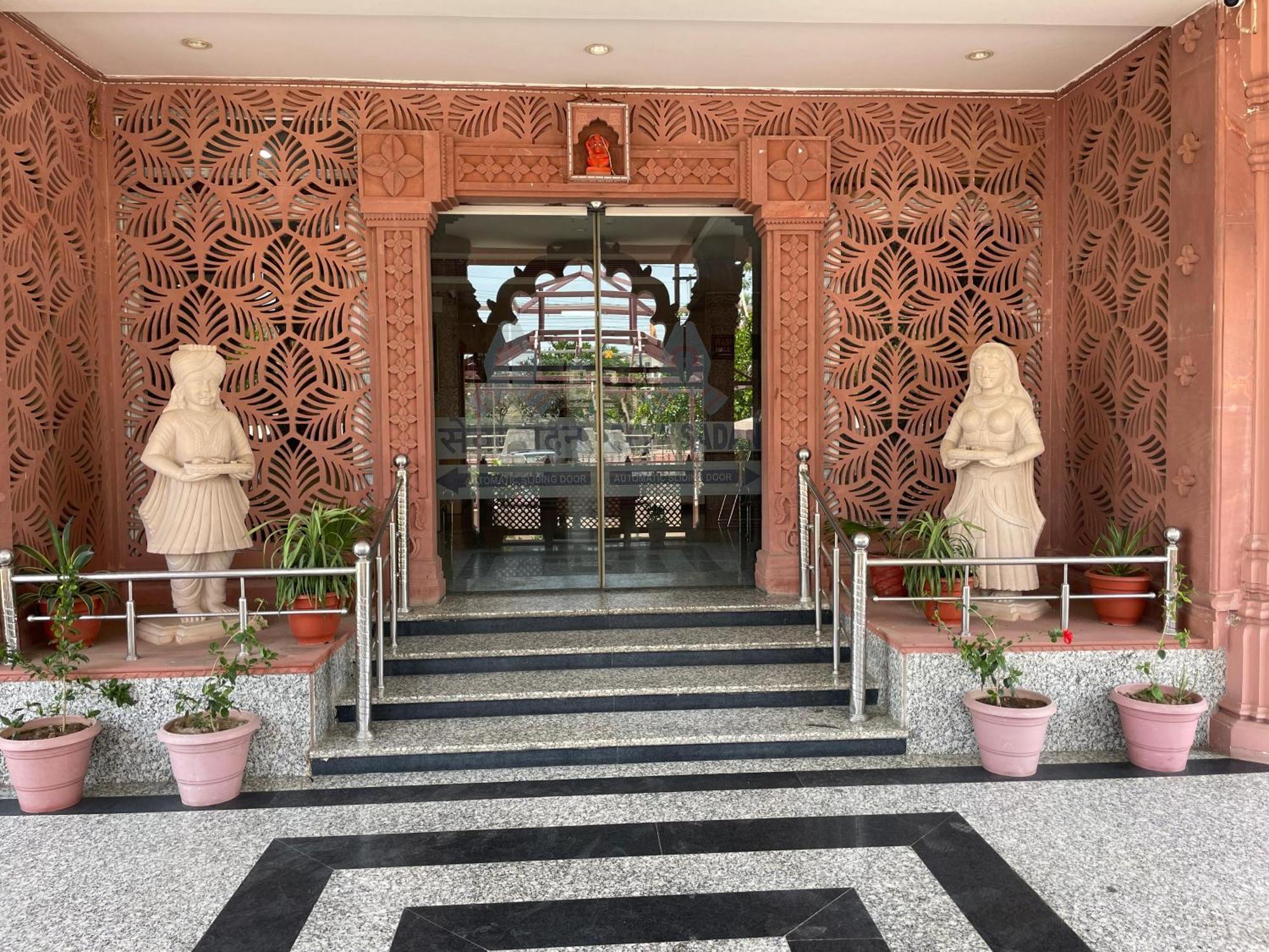 Hotel Seth Murlidhar Seva Sadan-near Prem Mandir Vrindavan