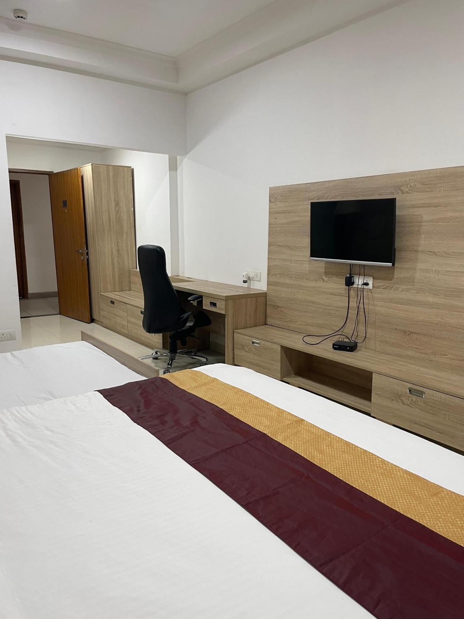 Hotel Seth Murlidhar Seva Sadan-near Prem Mandir 3*