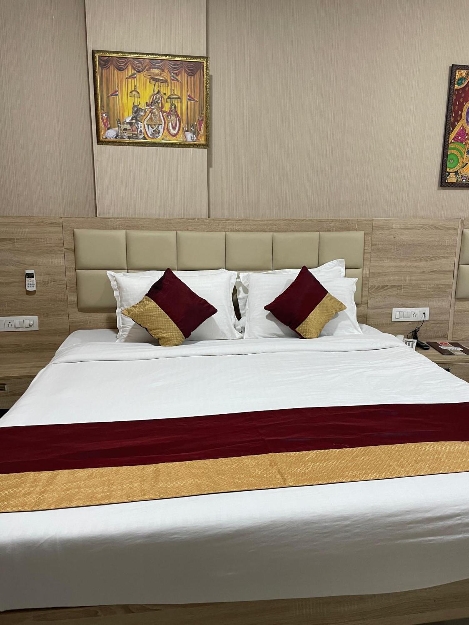 Hotel Seth Murlidhar Seva Sadan-near Prem Mandir 3*
