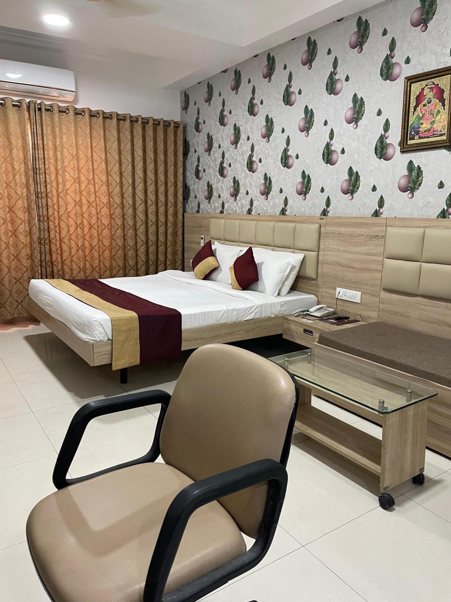 Seth Murlidhar Seva Sadan-near Prem Mandir 3* Vrindavan