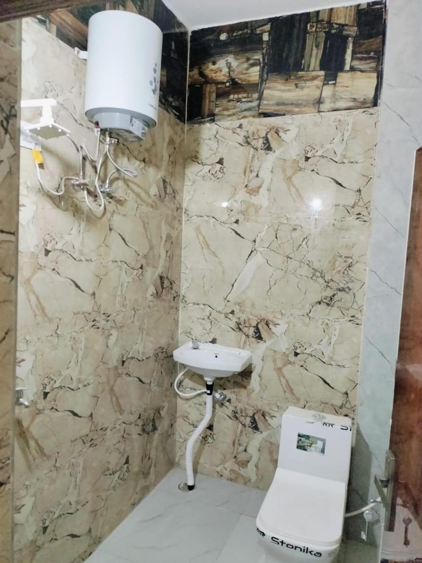 Amit Guest house