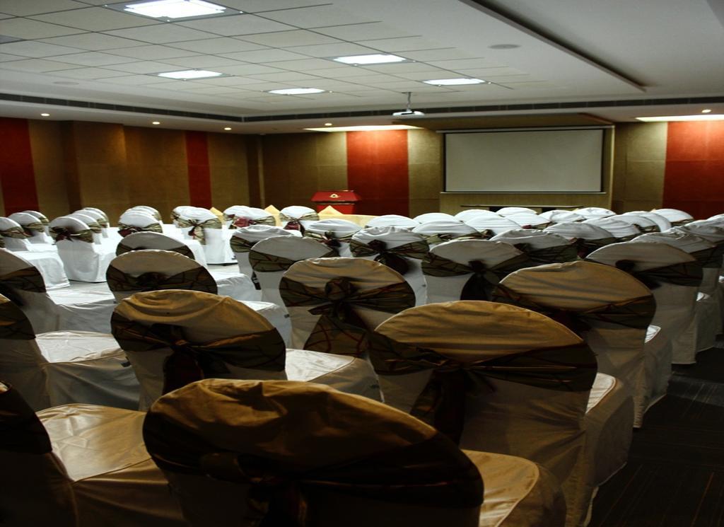 Nidhivan Sarovar Portico Hotel