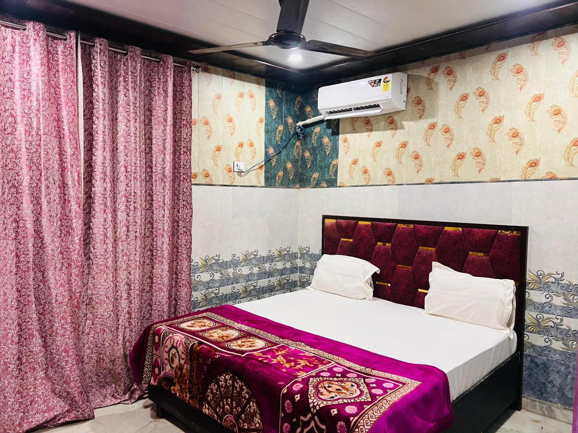 Guest house Shri Krishna Kripa Ashram Vrindavan