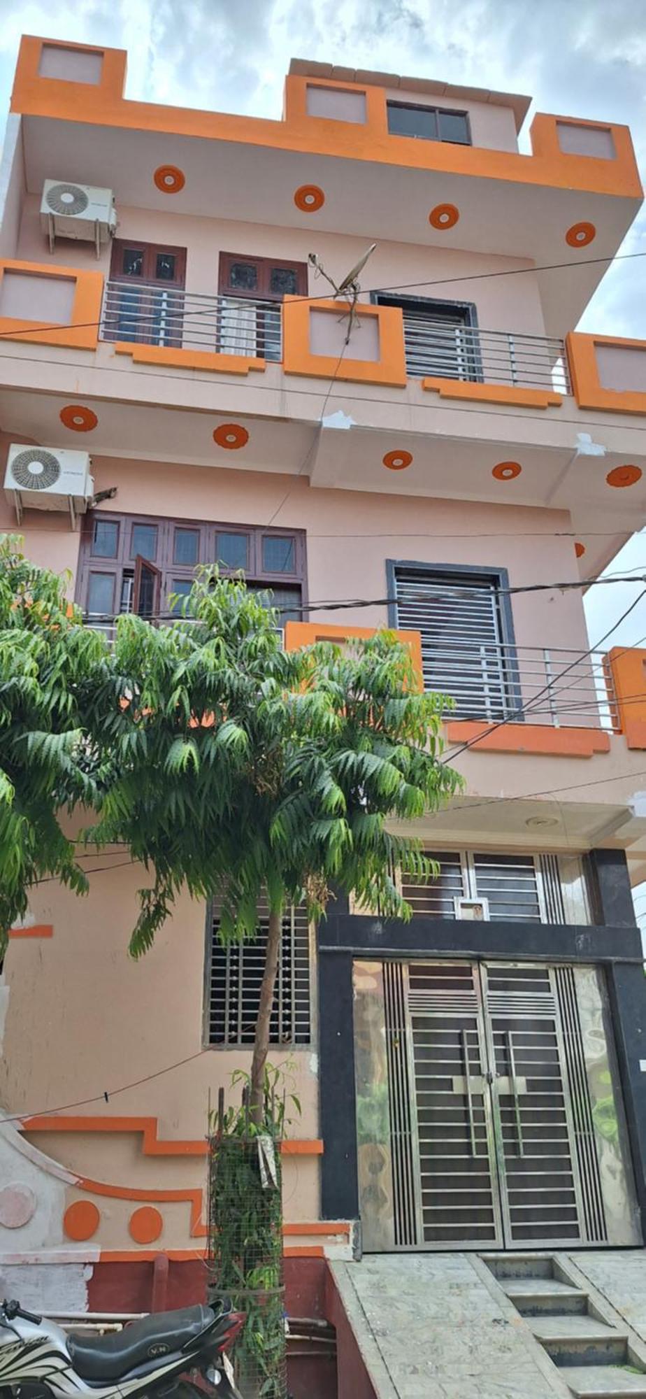 Homestay Shri Mahalaxmi Stay, 196, Sector-2, Kailash Nagar, Near Pushpa Garden, Darook Parking, Yamuna Express-way Road, Vrindavan, Mathura, Up, India *