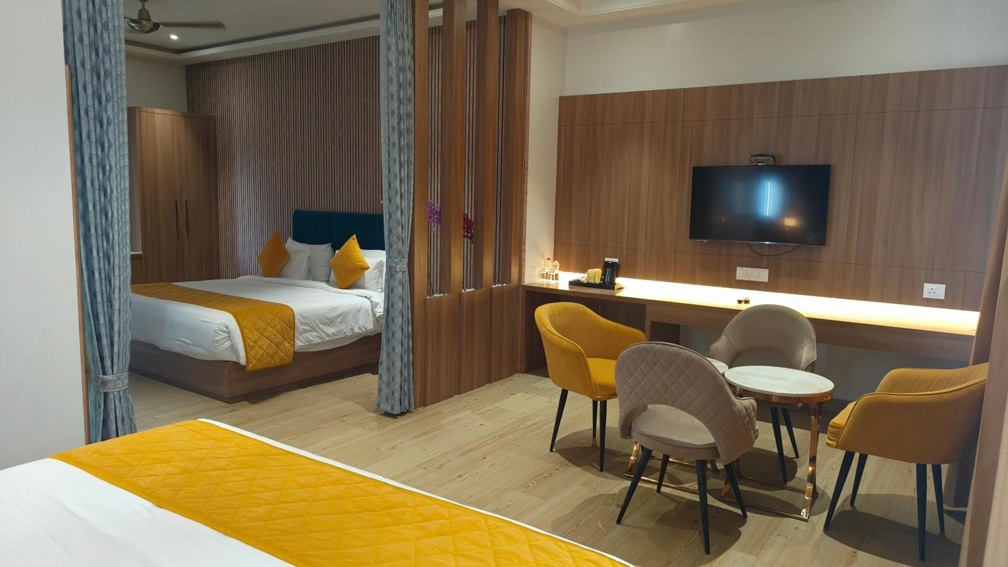 Hotel Three Seasons Vrindavan
