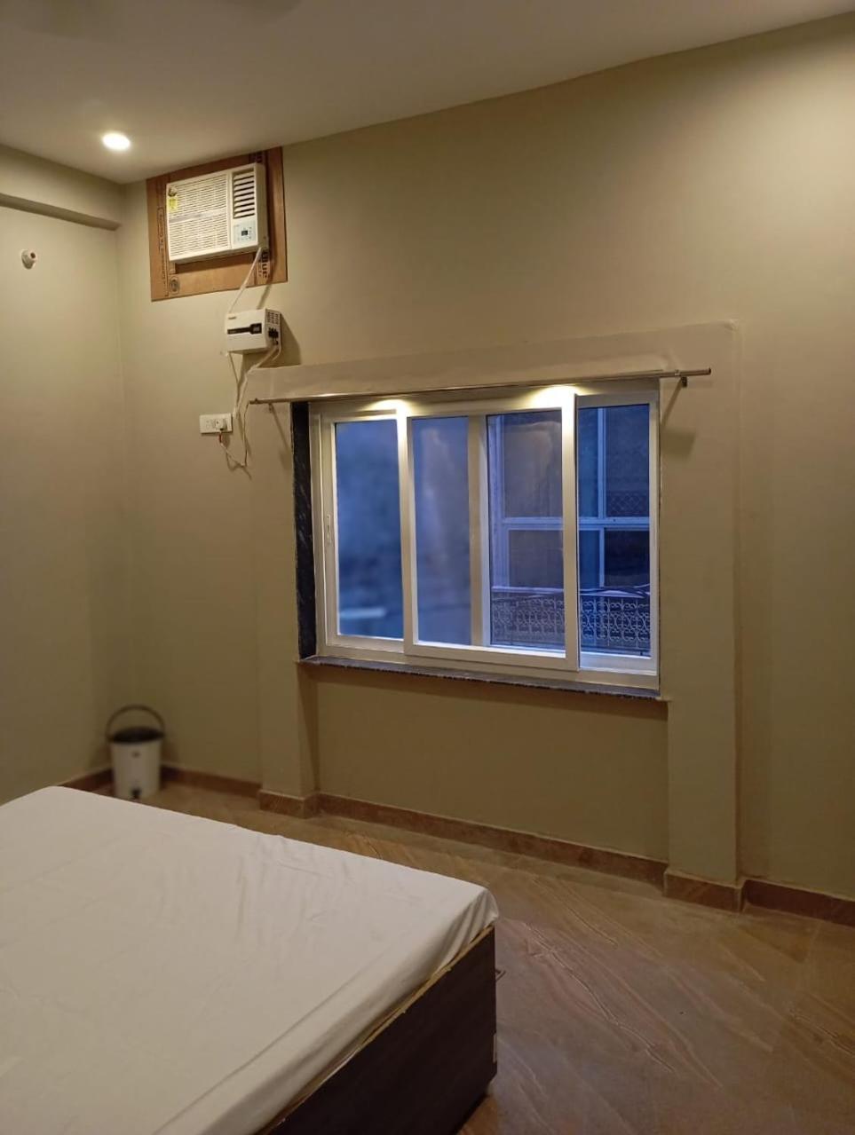 Radha Madhav Ashram Guest house *