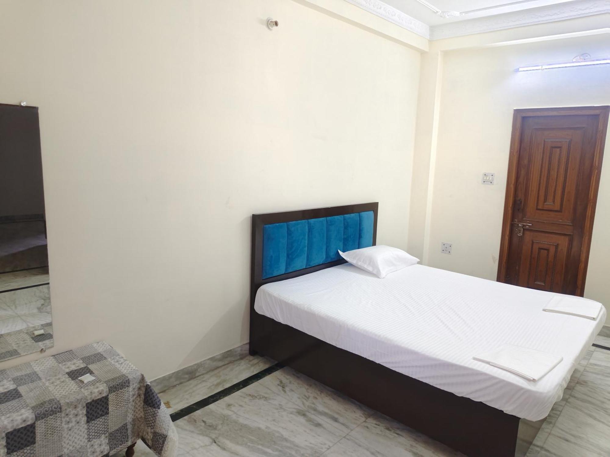 Radhika Dham Homestay *