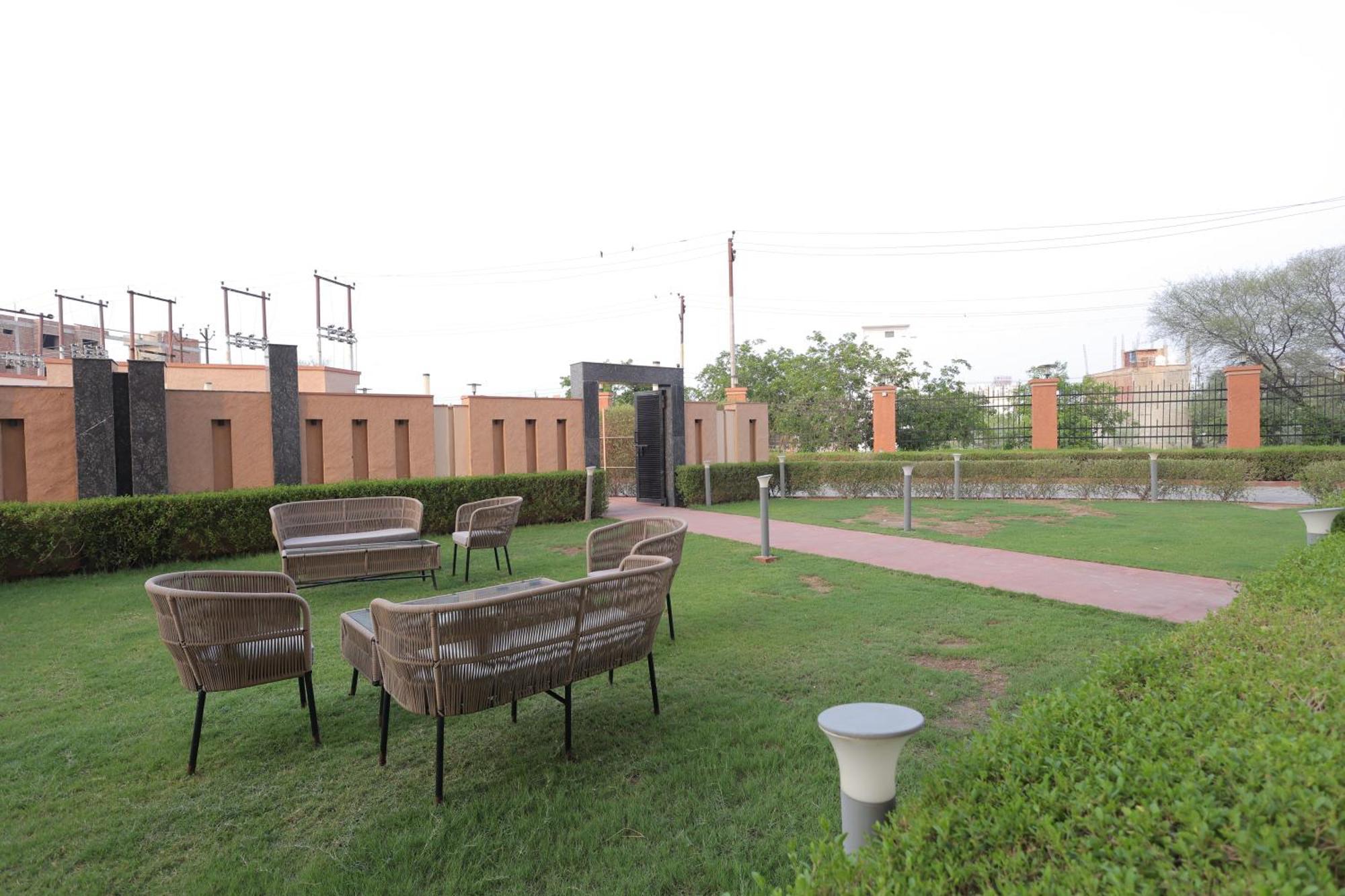 Apartment Hide Away Vrindavan