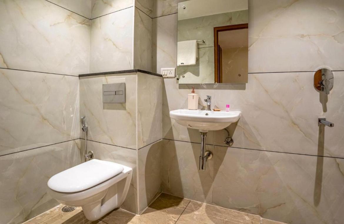 Olive Tree International By Krishiv - Best Location Vrindavan- In-house Parking Homestay Vrindavan