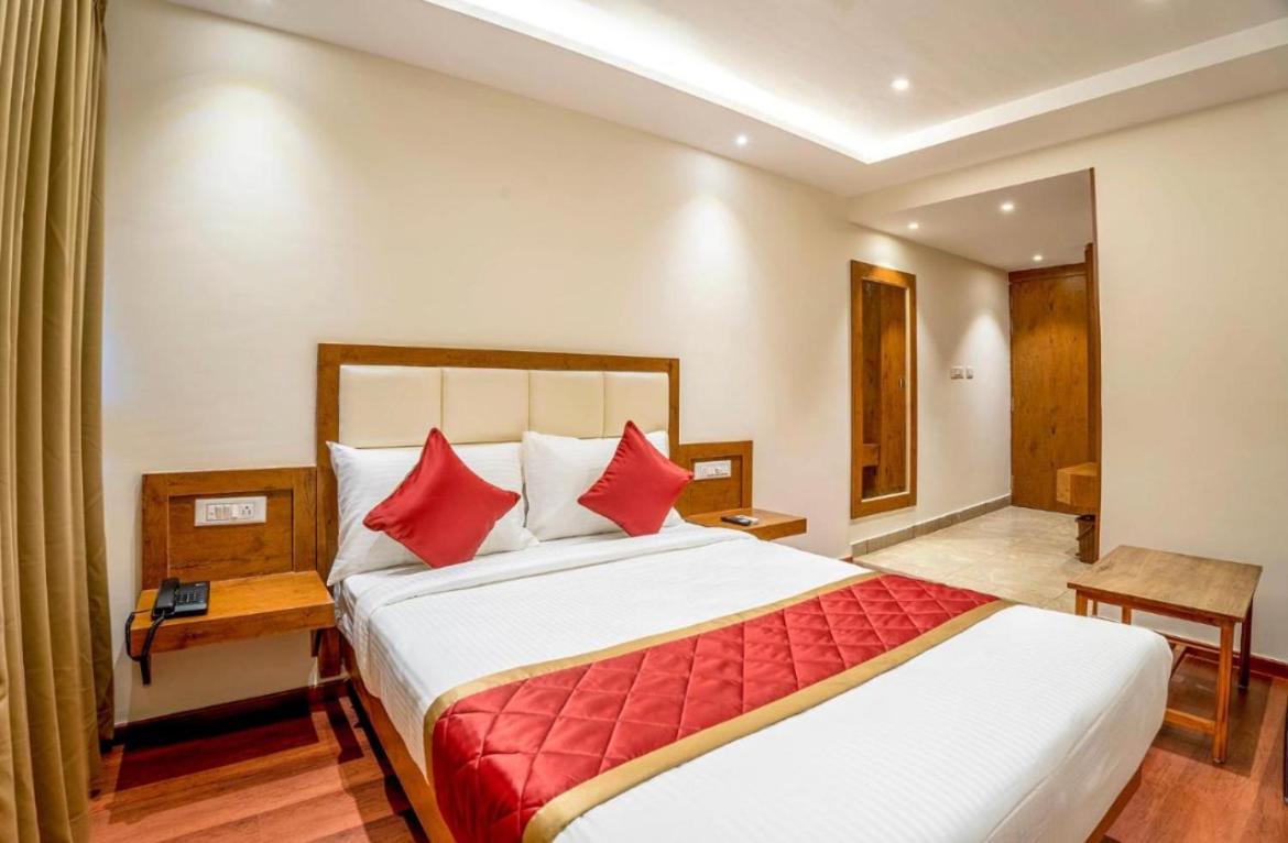 Homestay Olive Tree International By Krishiv - Best Location Vrindavan- In-house Parking *