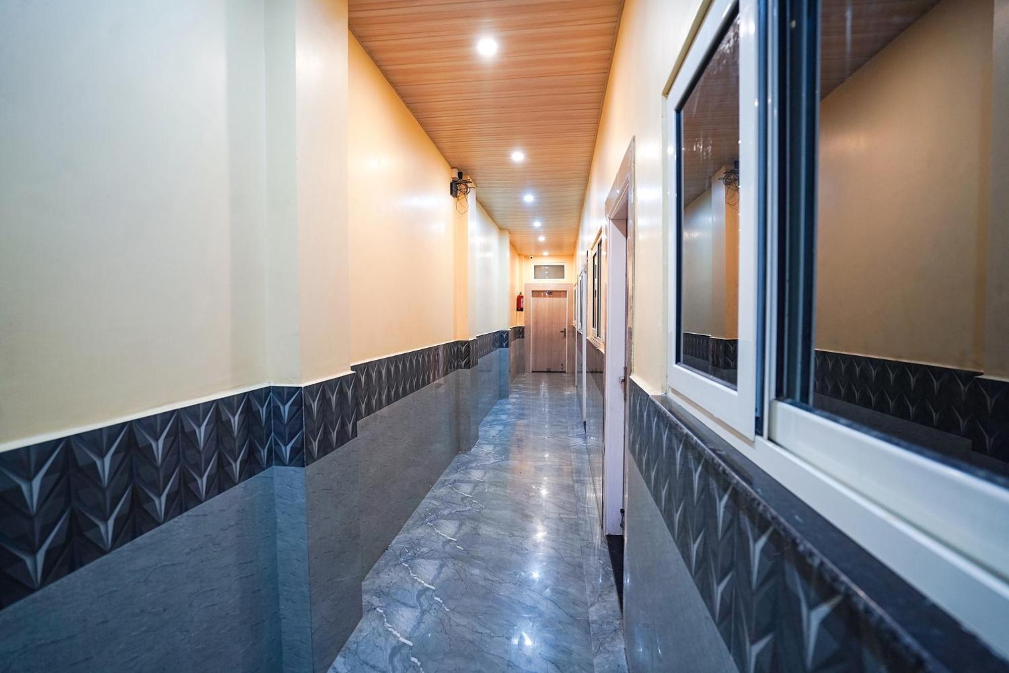 Hotel Fabhotel Ss Dham 3*