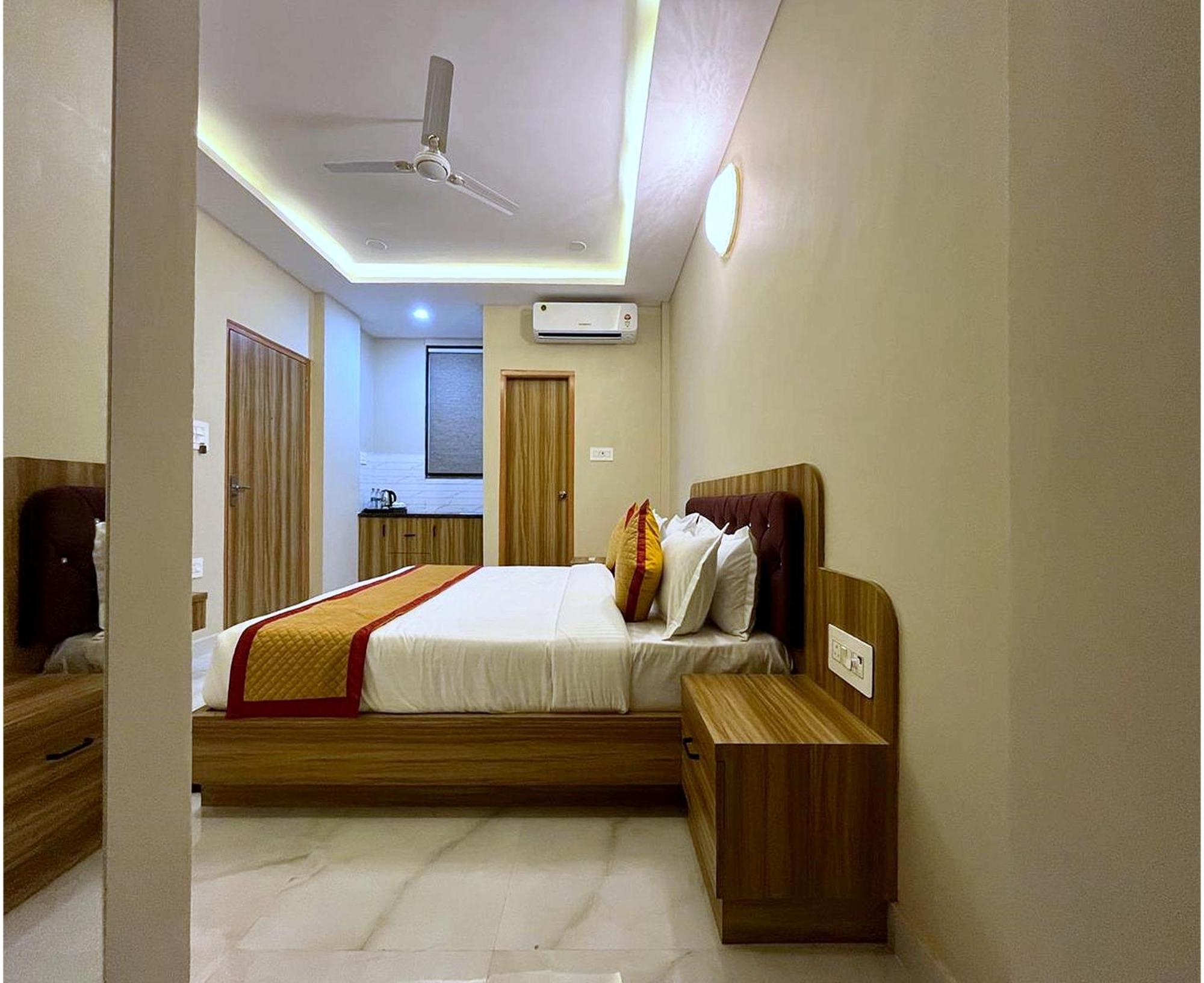 Vrinda Niddhivan ! Fully Ac, Prem Mandir At Walking Distance ! Just Near The Iskcon Temple