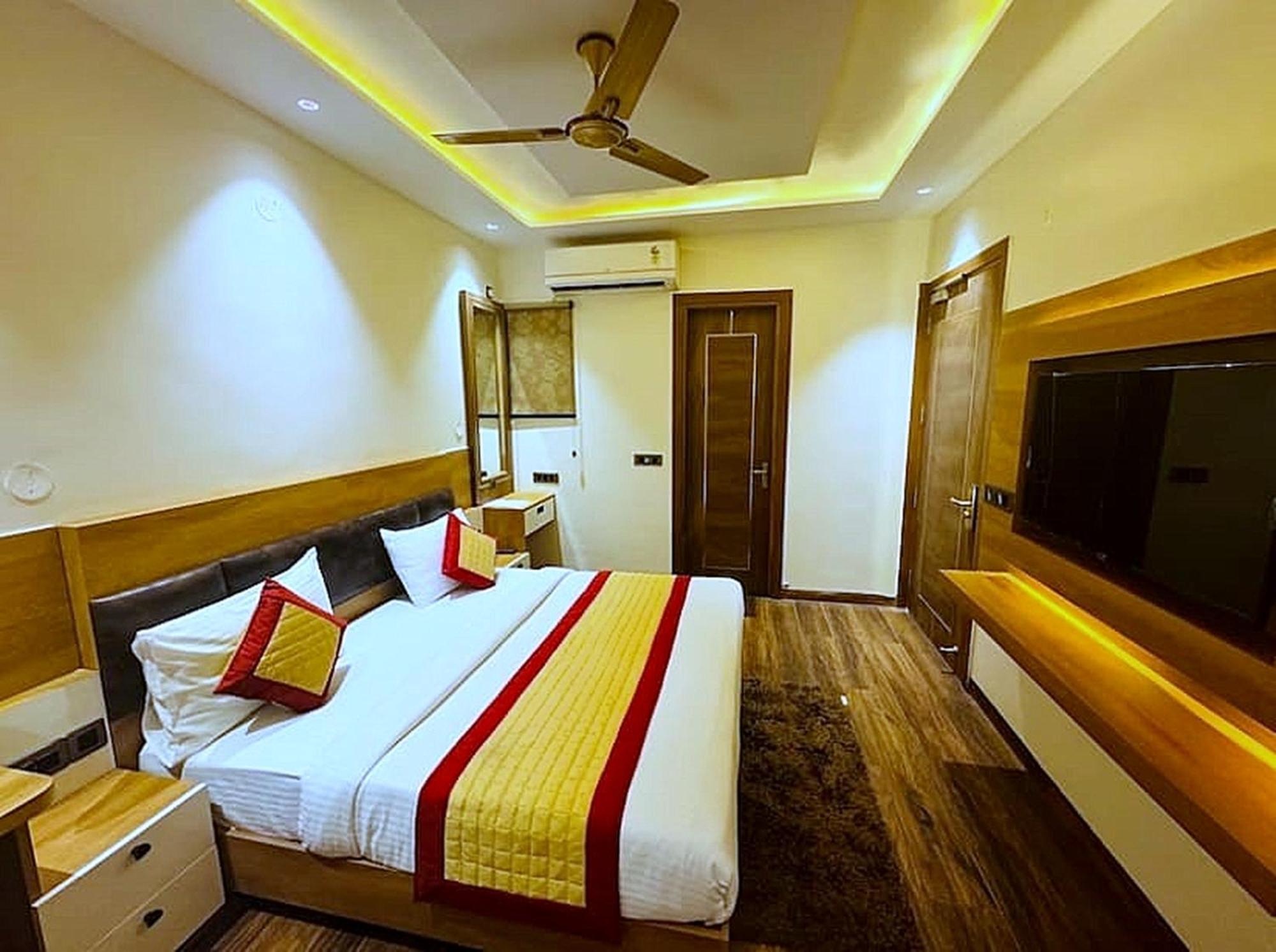 Hotel Vrinda Niddhivan ! Fully Ac, Prem Mandir At Walking Distance ! Just Near The Iskcon Temple
