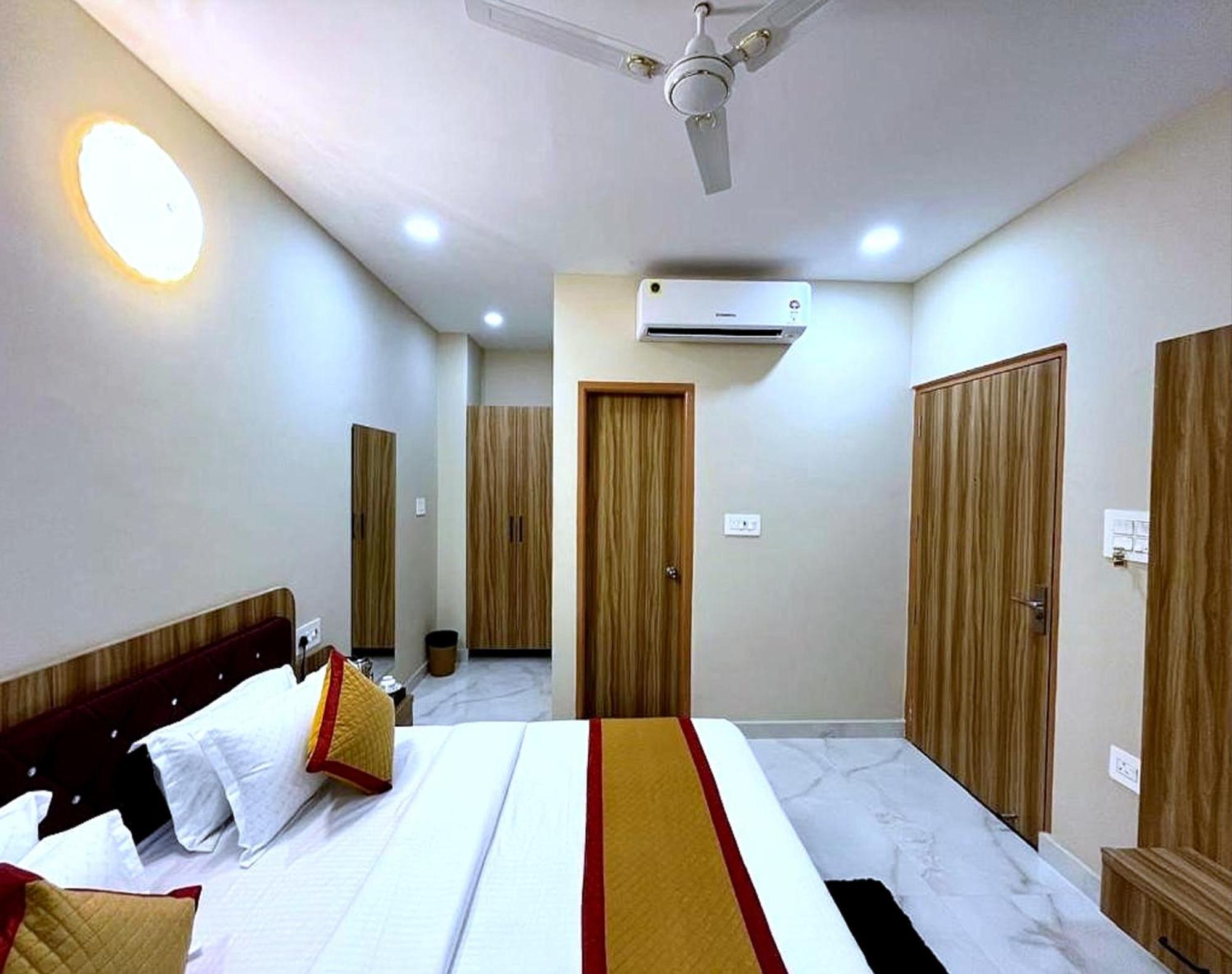 Vrinda Niddhivan ! Fully Ac, Prem Mandir At Walking Distance ! Just Near The Iskcon Temple 4*