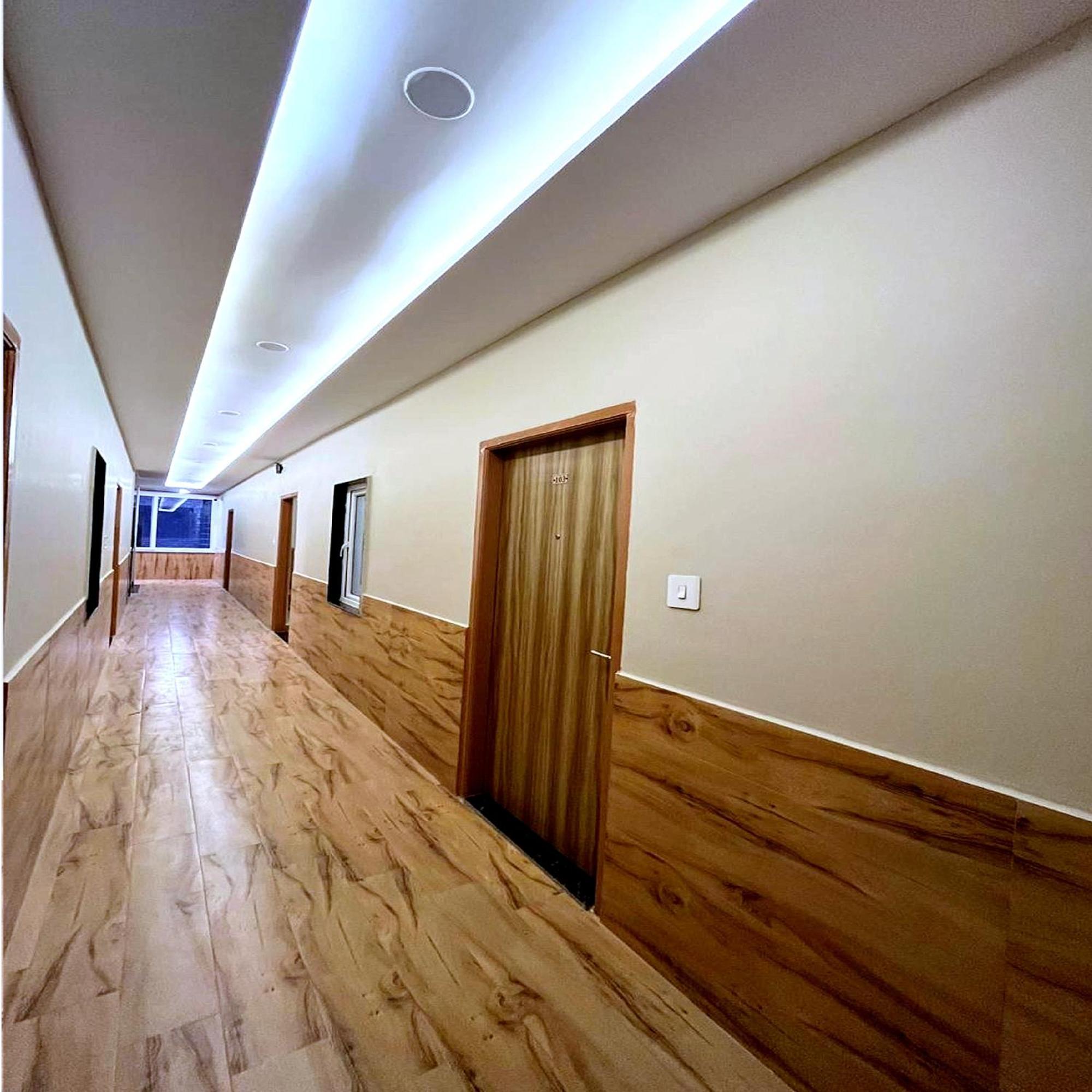 Vrinda Niddhivan ! Fully Ac, Prem Mandir At Walking Distance ! Just Near The Iskcon Temple Hotel 4*