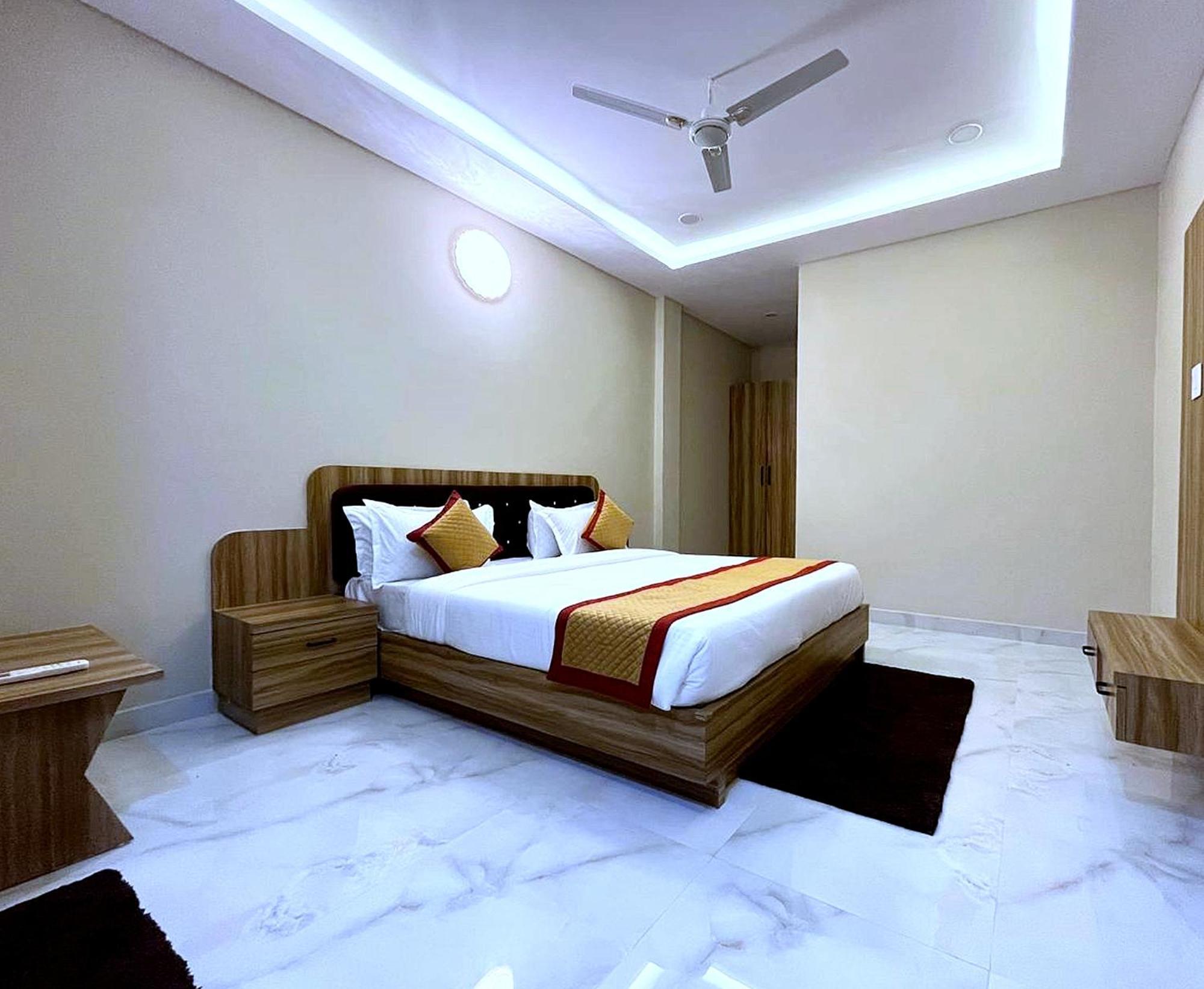 Vrinda Niddhivan ! Fully Ac, Prem Mandir At Walking Distance ! Just Near The Iskcon Temple 4* Vrindavan