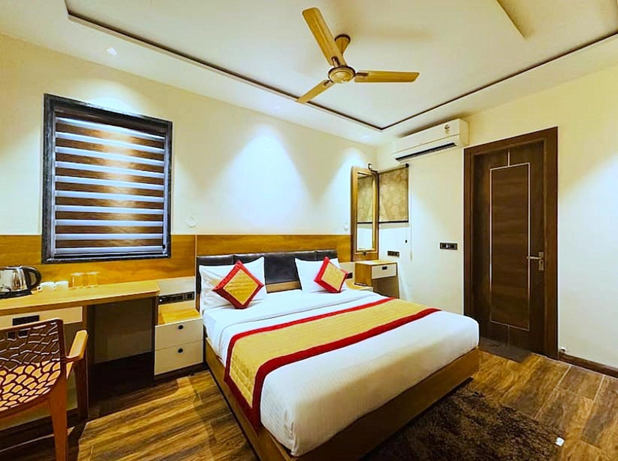 Hotel Vrinda Niddhivan ! Fully Ac, Prem Mandir At Walking Distance ! Just Near The Iskcon Temple Vrindavan