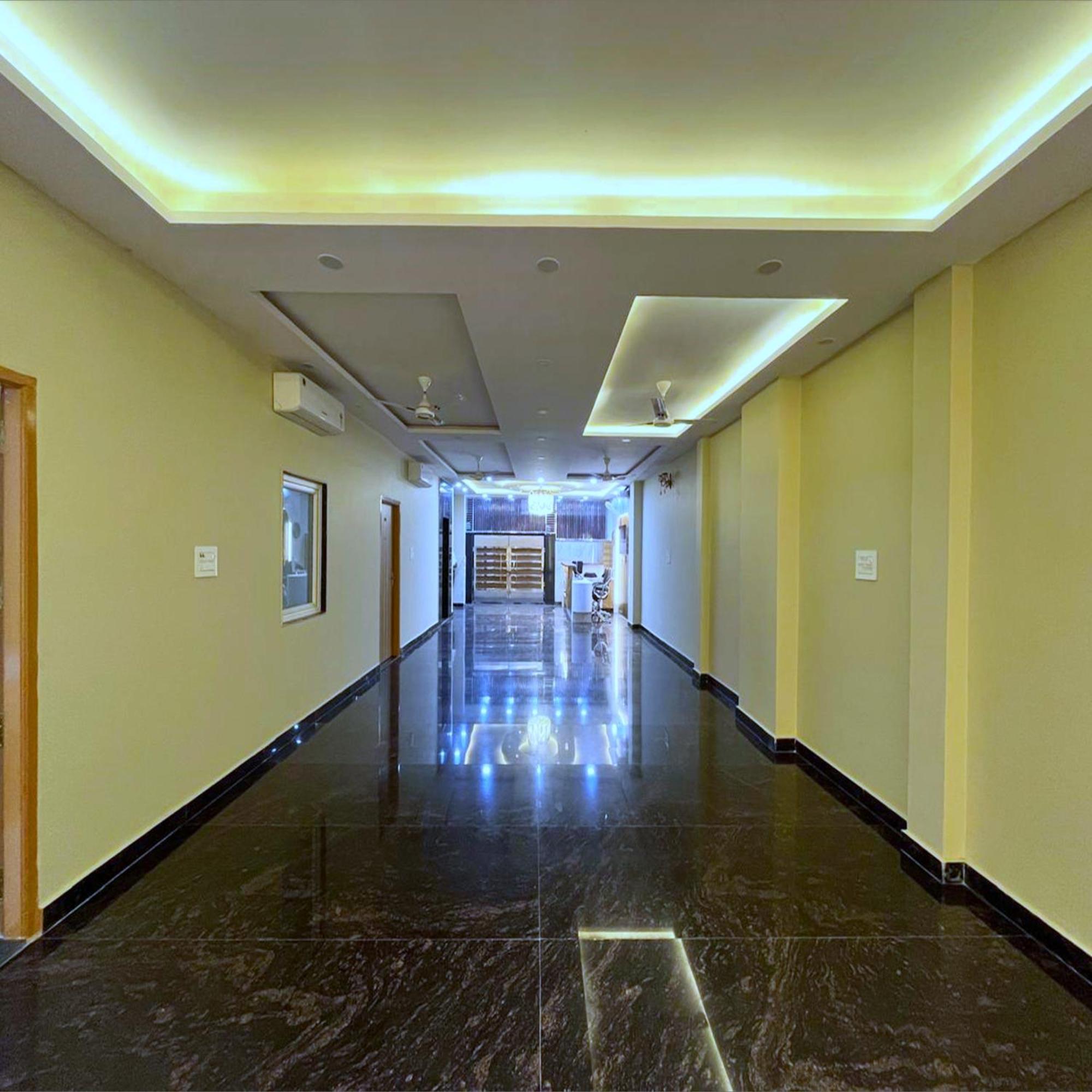 Vrinda Niddhivan ! Fully Ac, Prem Mandir At Walking Distance ! Just Near The Iskcon Temple Hotel