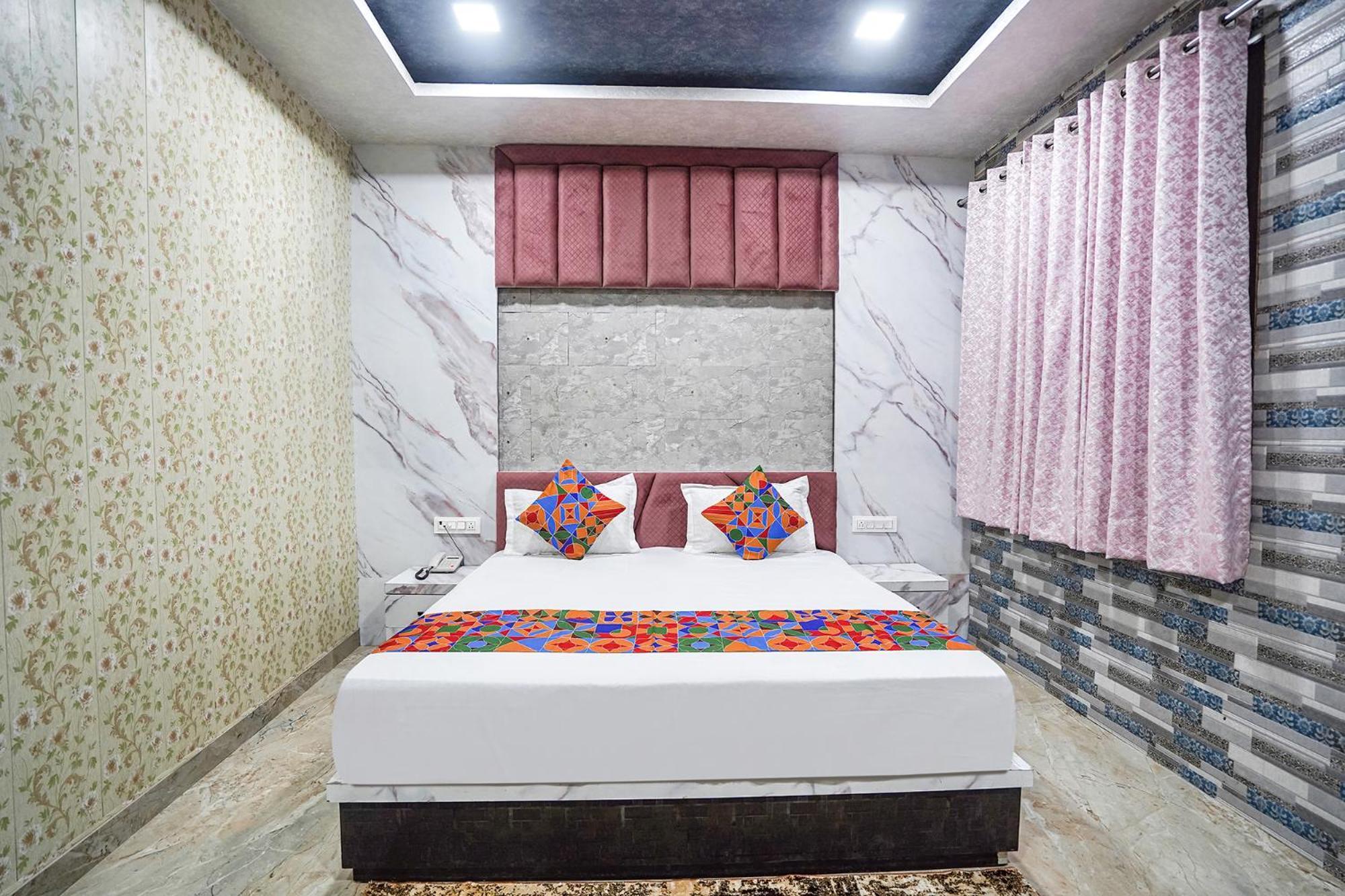 Fabhotel Shree Priya Pritam Dham 3*