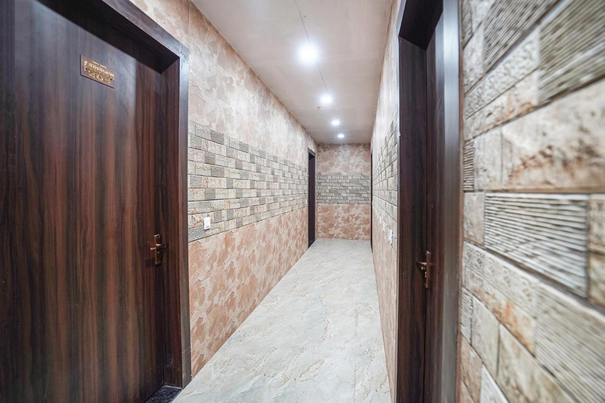 Fabhotel Shree Priya Pritam Dham Hotel