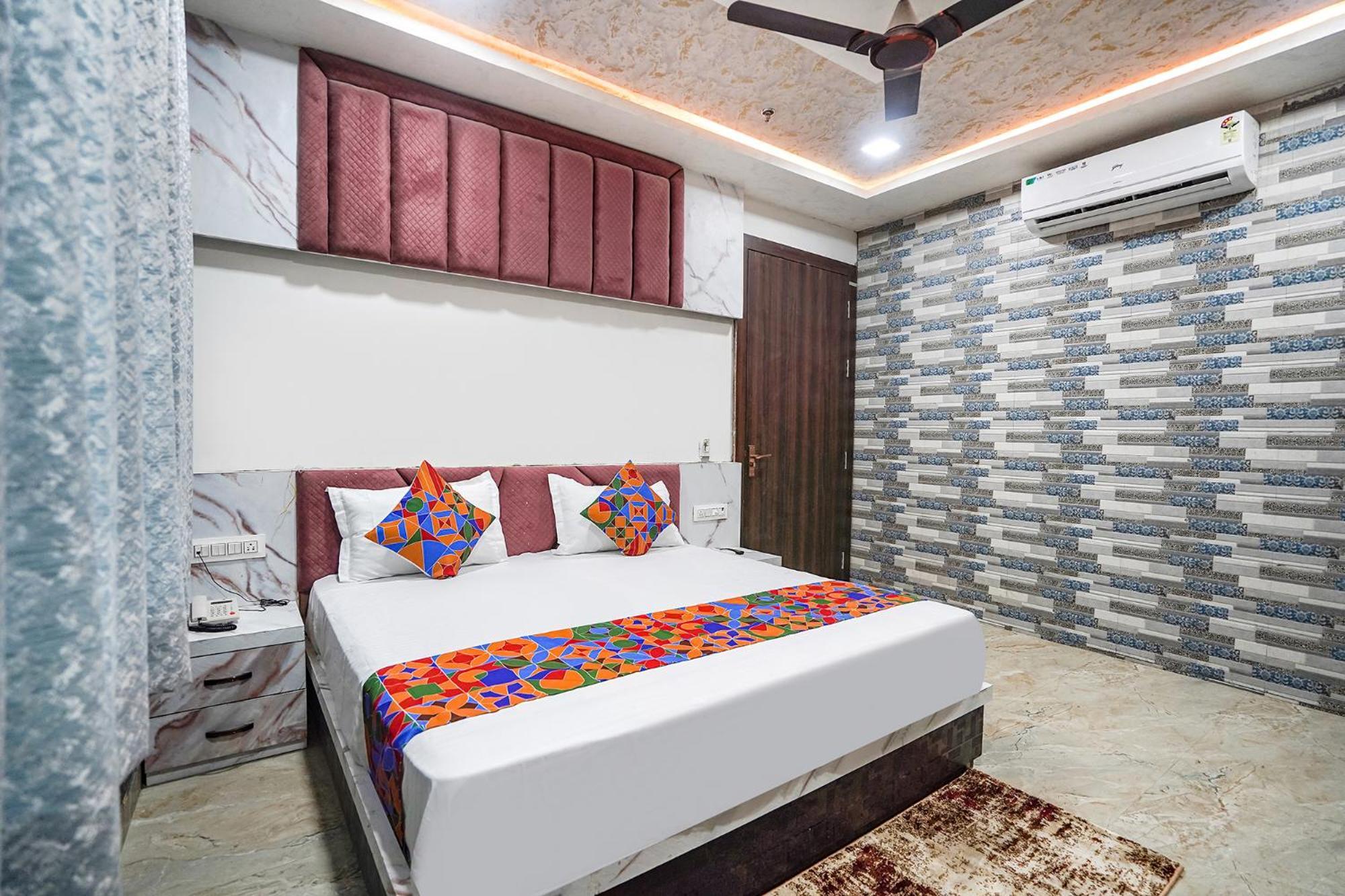 Hotel Fabhotel Shree Priya Pritam Dham 3*